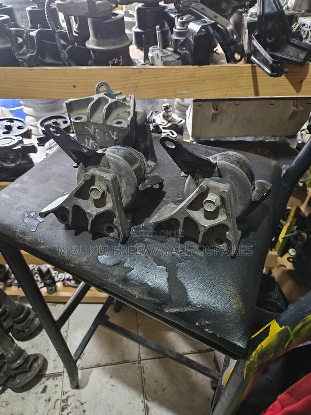 Engine Mounting Noah Voxy - thumbnail 3