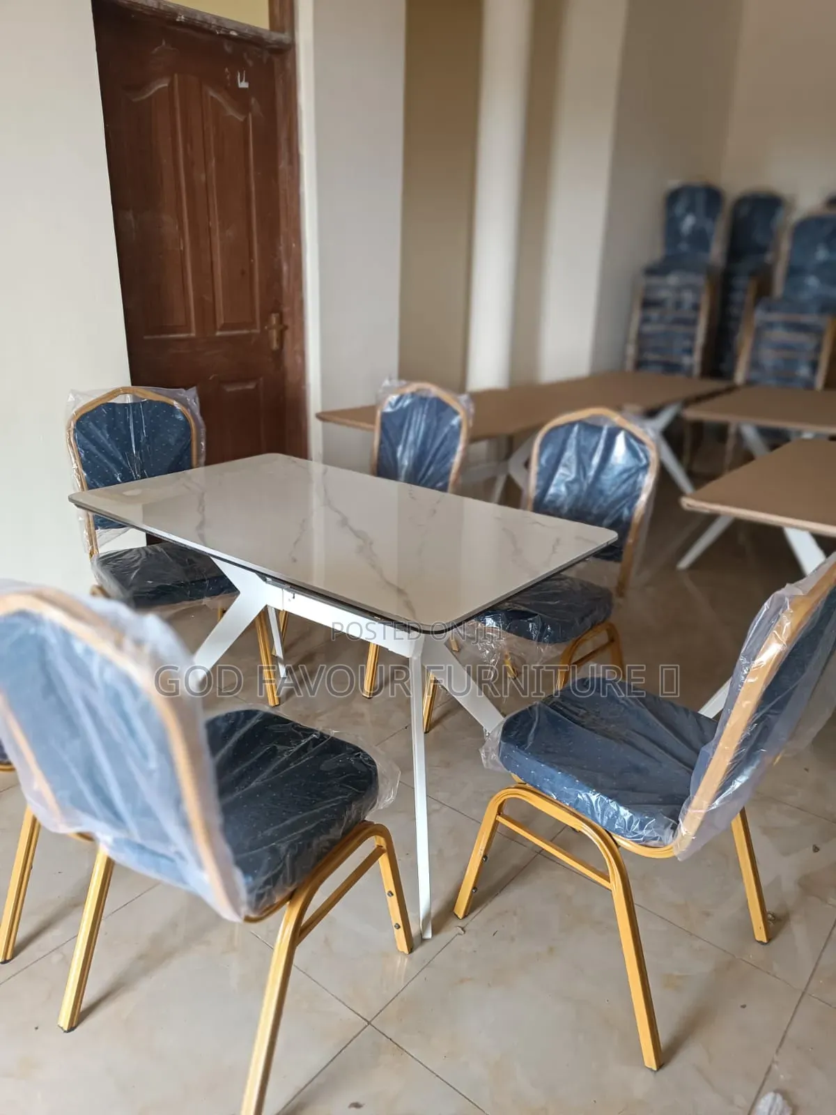 Brand Modern Dining/Hotel Table With Stackable 6 Chairs K8j