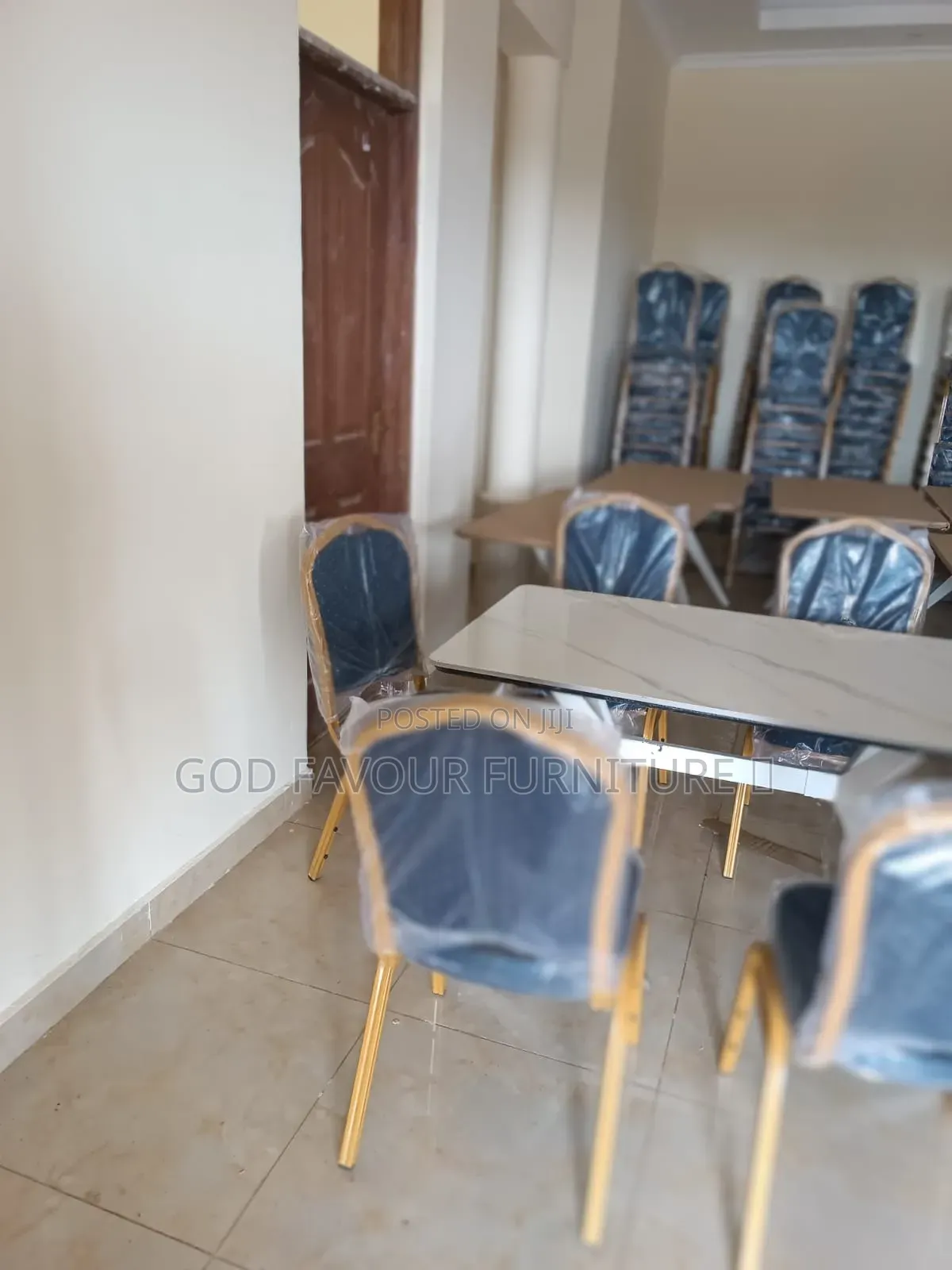 Generic Top Notch Dining/Hotel Table With 6 Chairs Hf5r