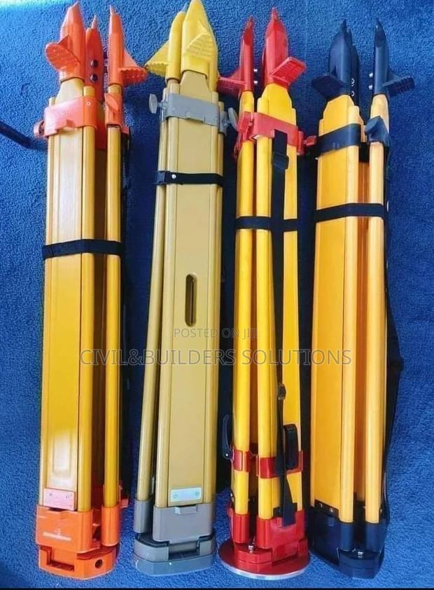 Aluminium And Wooden Tripod - main view