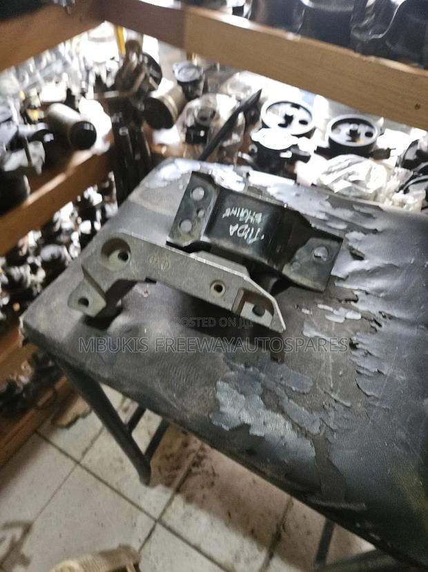 Engine Mounting Nissan Tiida