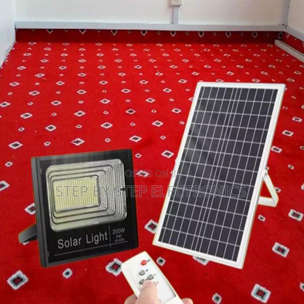 Easy to Operate 200w Outdoor Security Solar Led Floodlight - thumbnail 2