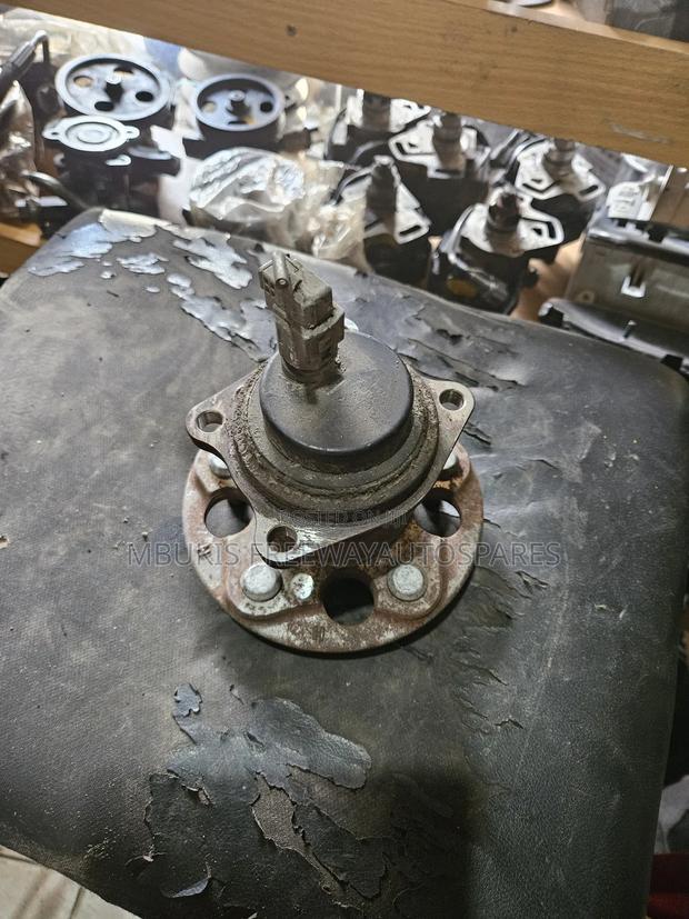 Rear Hub, Toyota Noah
