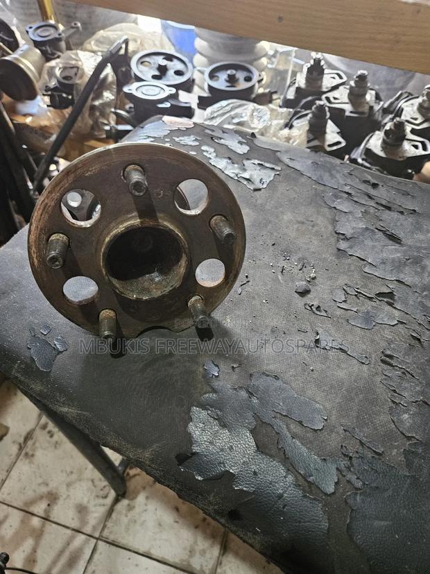 Rear Hub, Toyota Noah - thumbnail 3