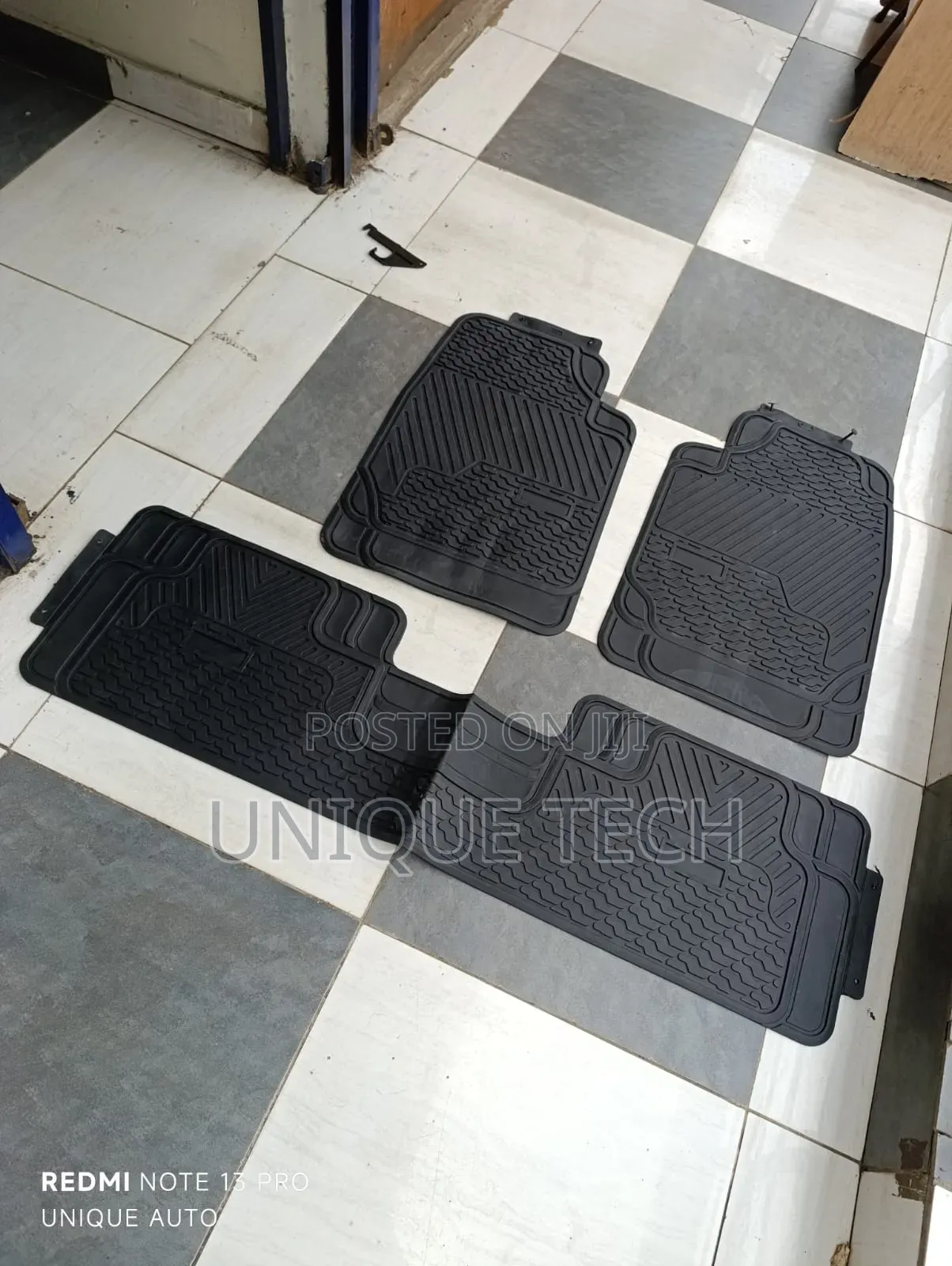 Conjoined Rubber Car Mat 3pcs / Full Coverage Floor Set