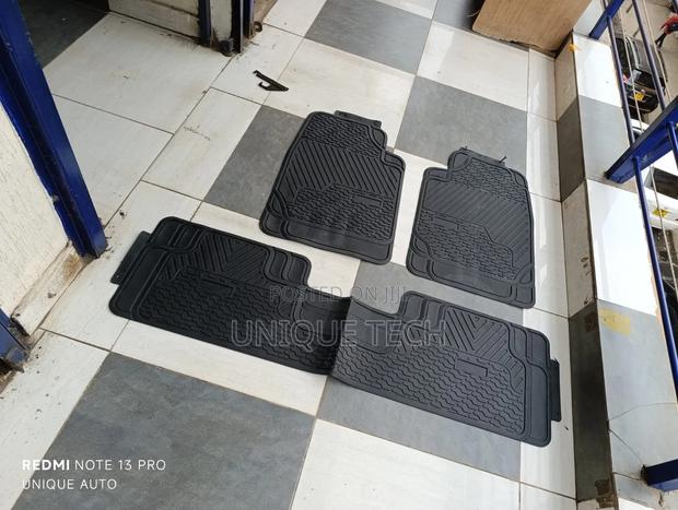 Heavy-Duty Conjoined Mat / 3pcs Car Floor Protector - main view