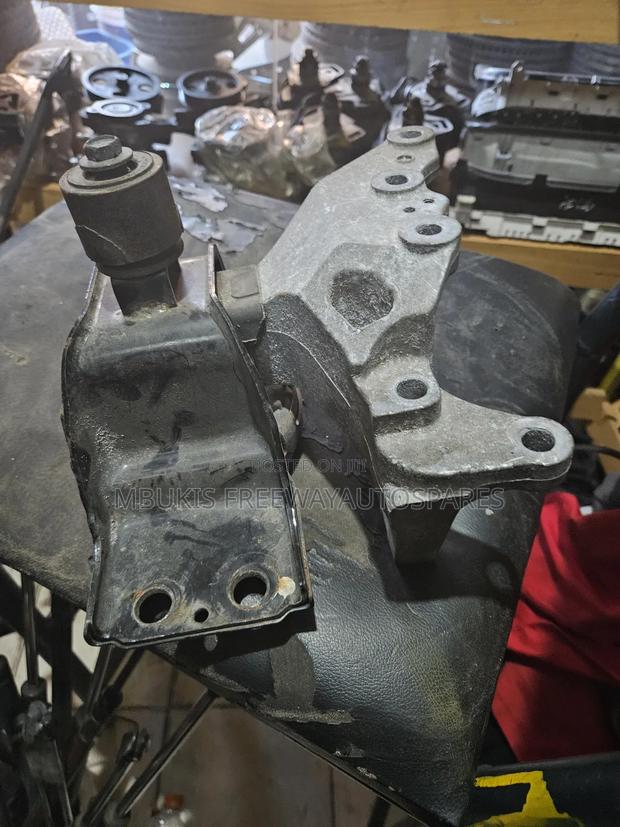 Xtrail New Model T32 Engine Mounting - thumbnail 3