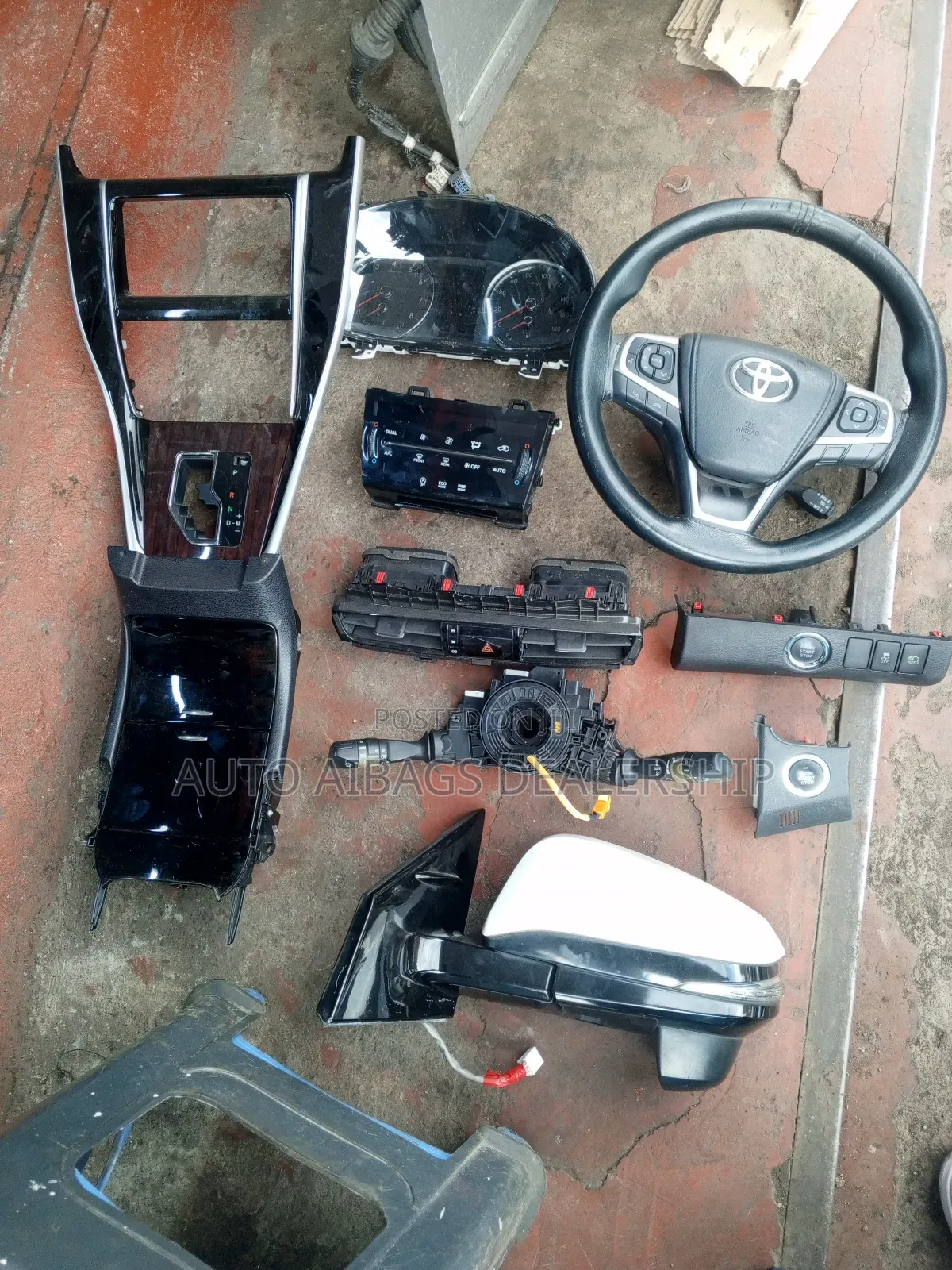 Harrier Model 2015 Stearing Wheel .