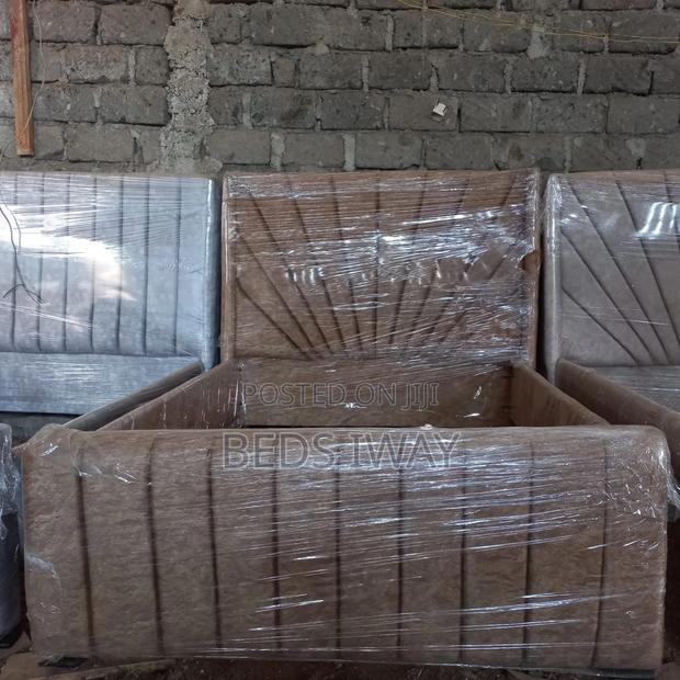 Textures Chesterfield Bed 5by6 - main view