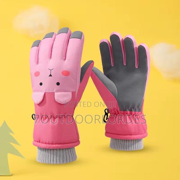 Kids Outdoor Winter Gloves - thumbnail 2