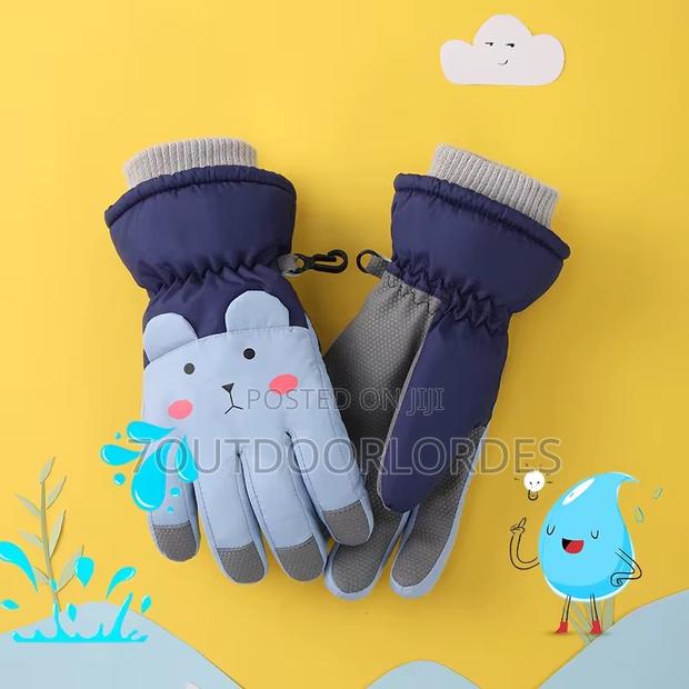 Kids Outdoor Winter Gloves - thumbnail 4