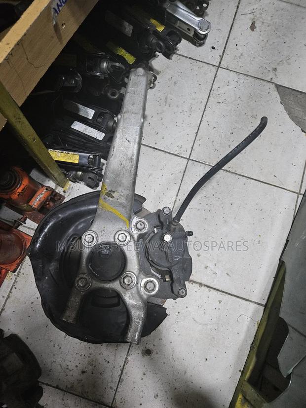 Toyota Mark X Front 4 Wheel Hub - thumbnail 2