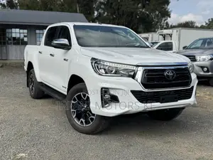 Toyota Hilux SR5 4x4 2018 White