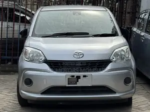 Toyota Passo 2018 Silver
