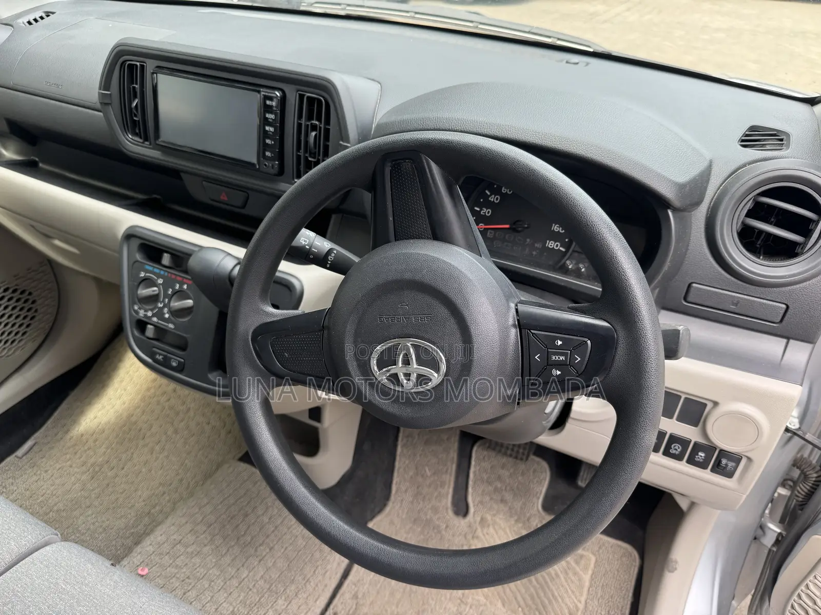 Toyota Passo 2018 Silver