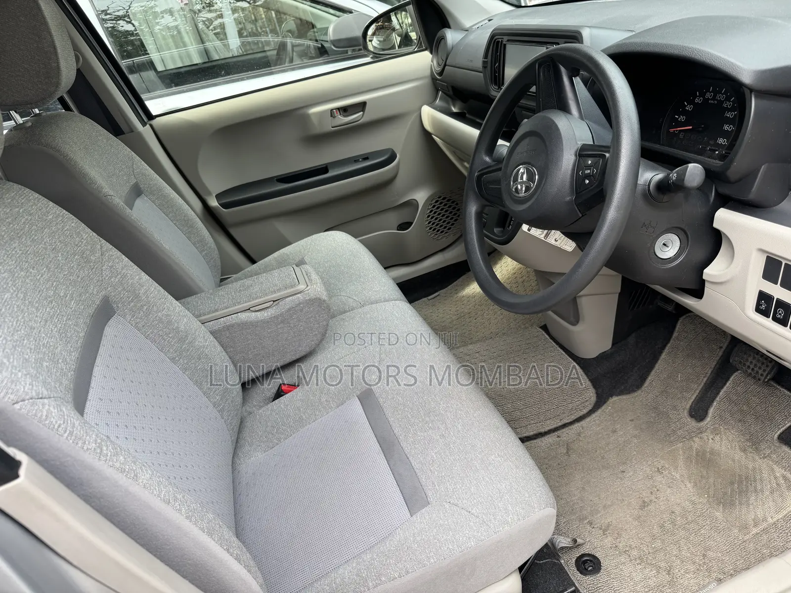 Toyota Passo 2018 Silver
