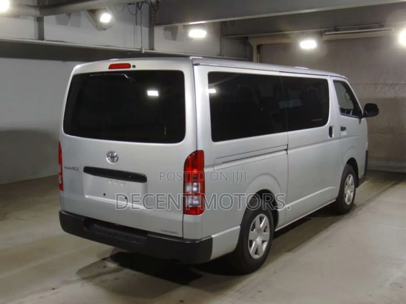 Toyota HiAce 2018 Silver