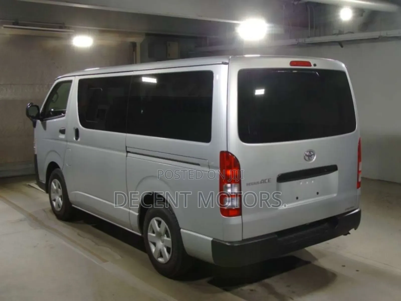 Toyota HiAce 2018 Silver