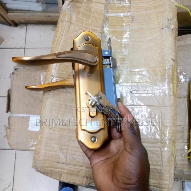 Moment Lock 5868 - main view