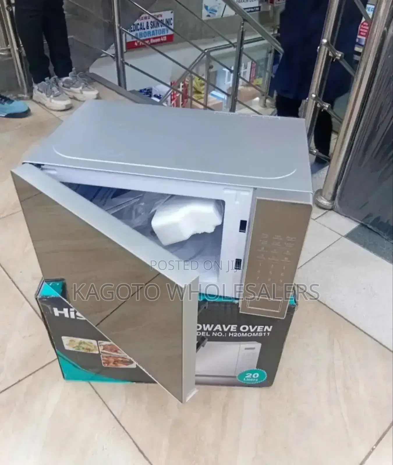 Digital Hisense Microwave 20 Litres