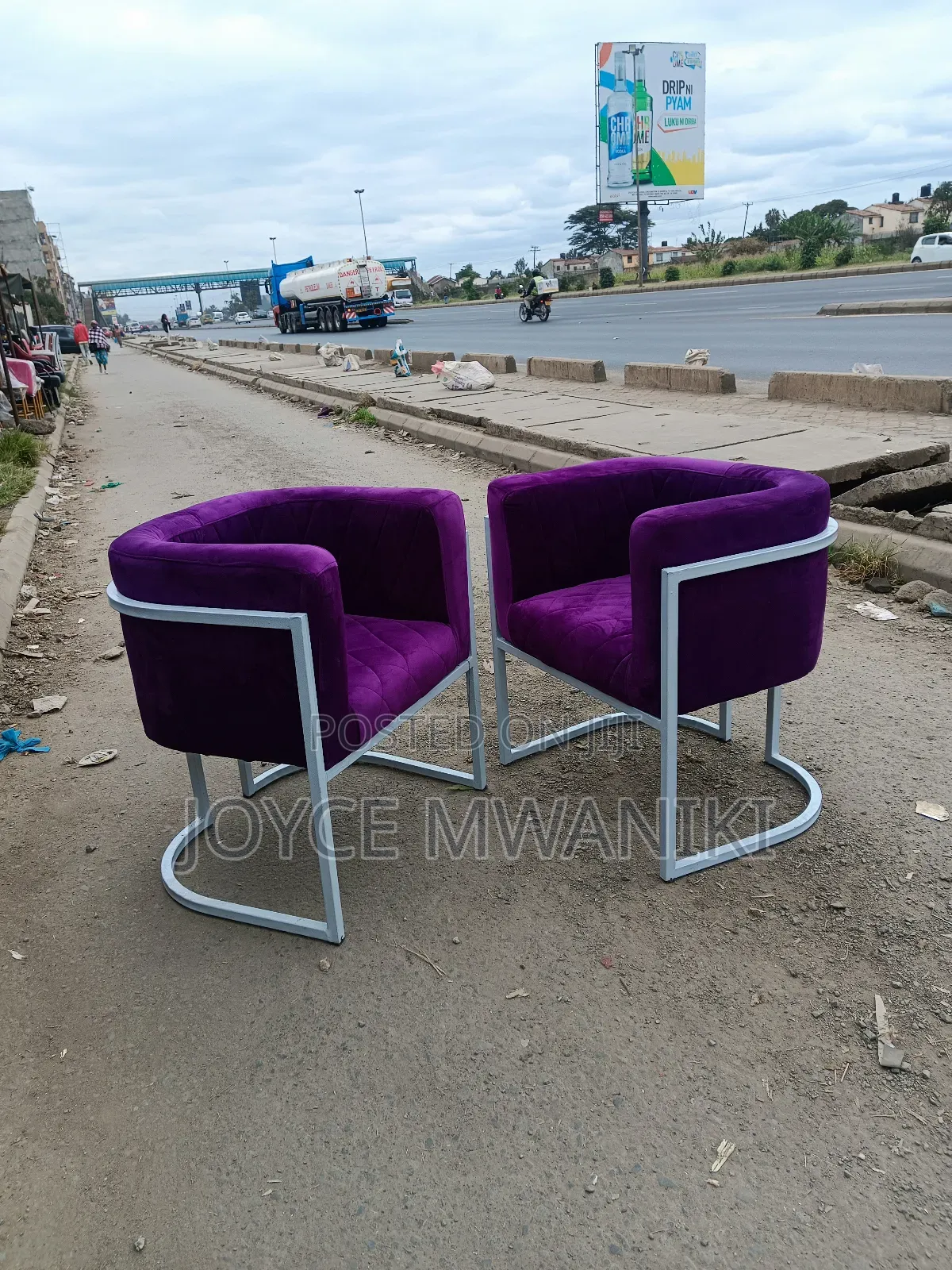 Big Styling Seat or Manicure Seat.