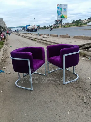 Big Styling Seat or Manicure Seat.