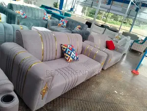 5 Seater Modern Sofa 3,2 With Free Throw Pollows