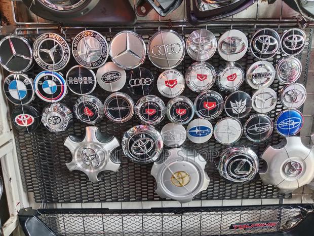 1pc Wheel Centre Hub With Logo or Universal - main view