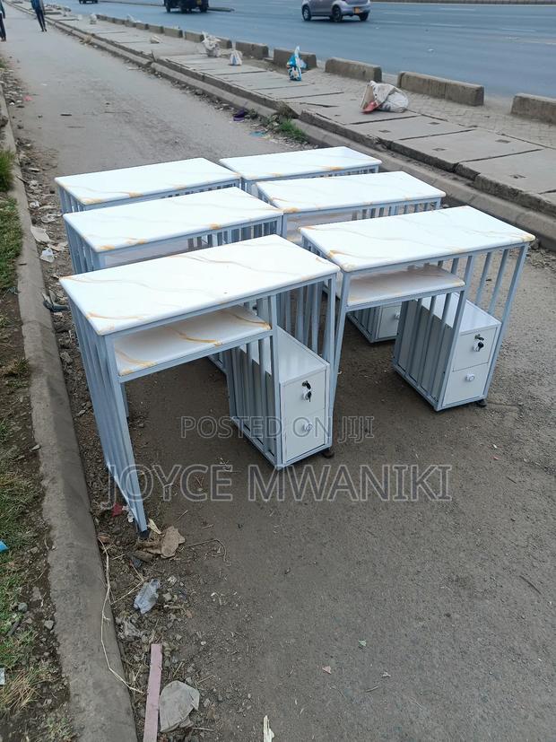 Marble Nail White Tables - thumbnail 3