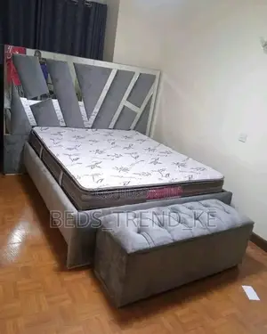 5 by 6 Modern Bed With an Ottoman