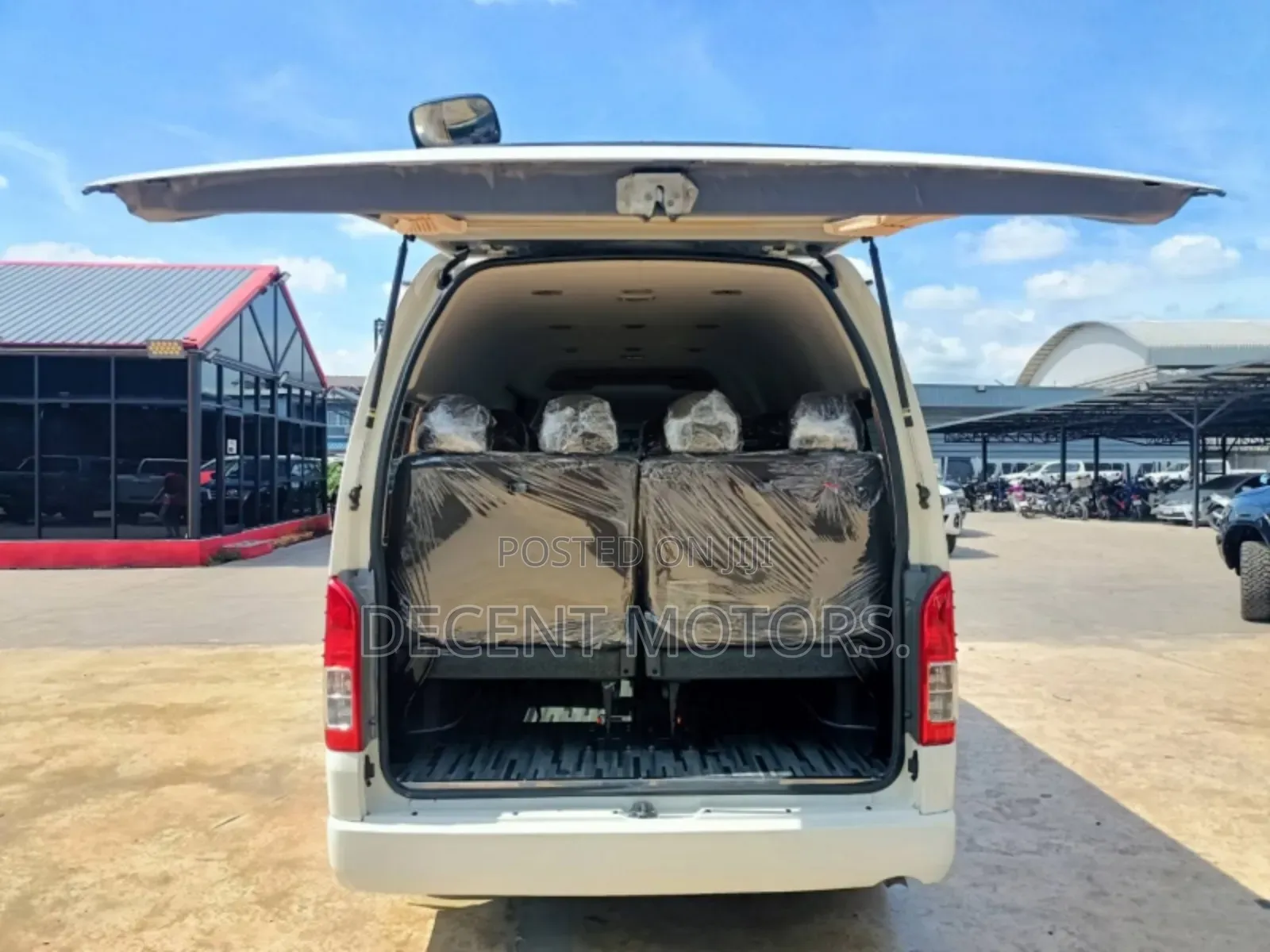 Toyota HiAce 2018 White