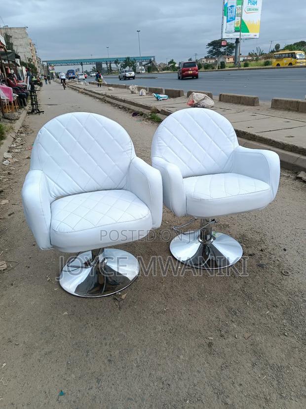 Hydraulic Salon White Seat - thumbnail 3