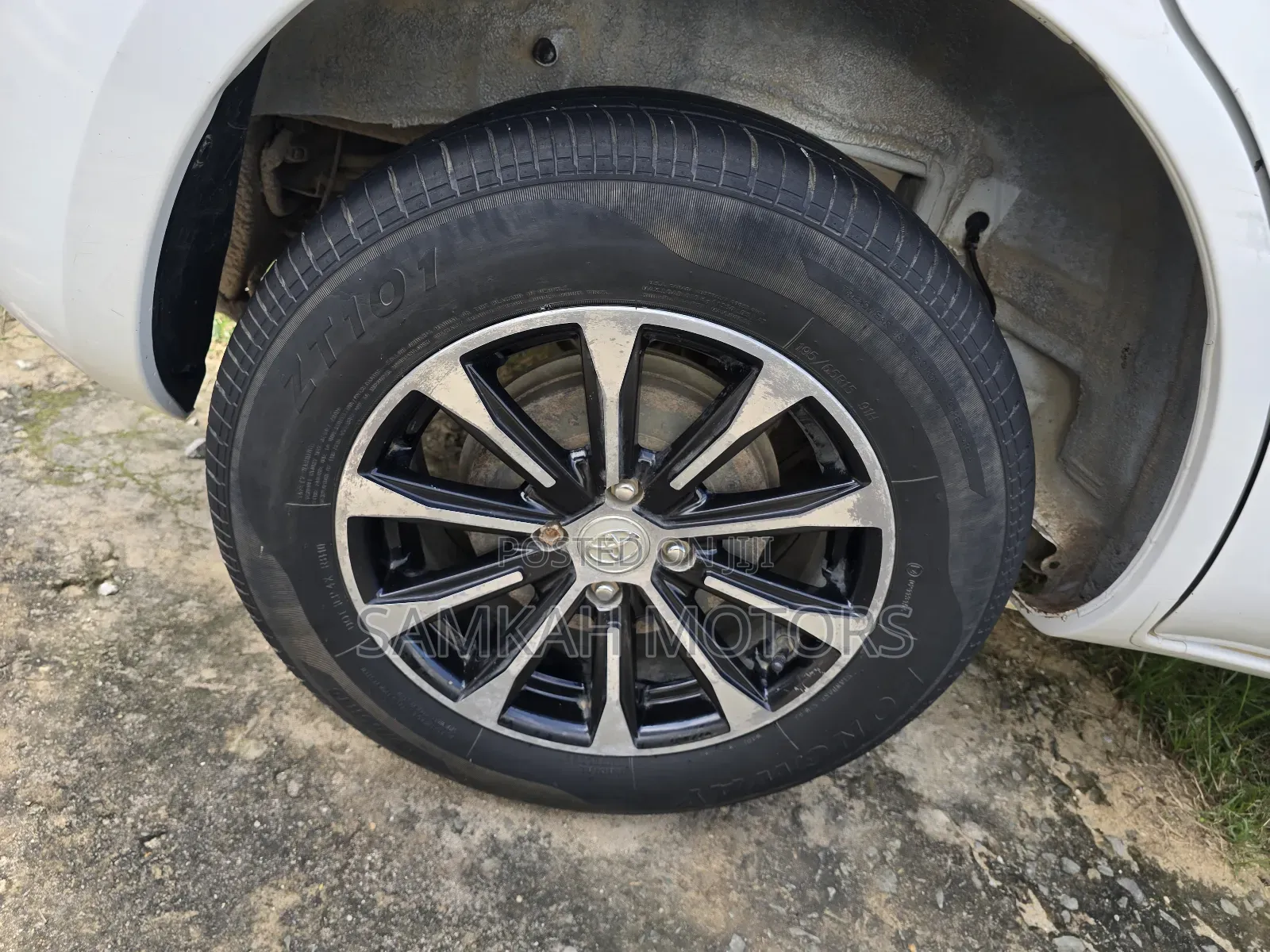 Toyota Sienta 2016 White
