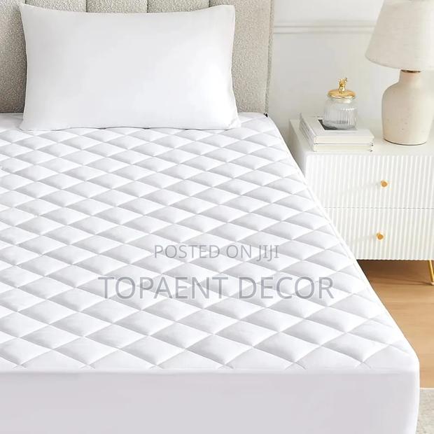 5by 6 Machine And Hand Washable Mattress Protector - main view