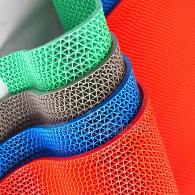 Safe Footing Traction Mats for Firm Grips PVC Antislip Perforated Mats