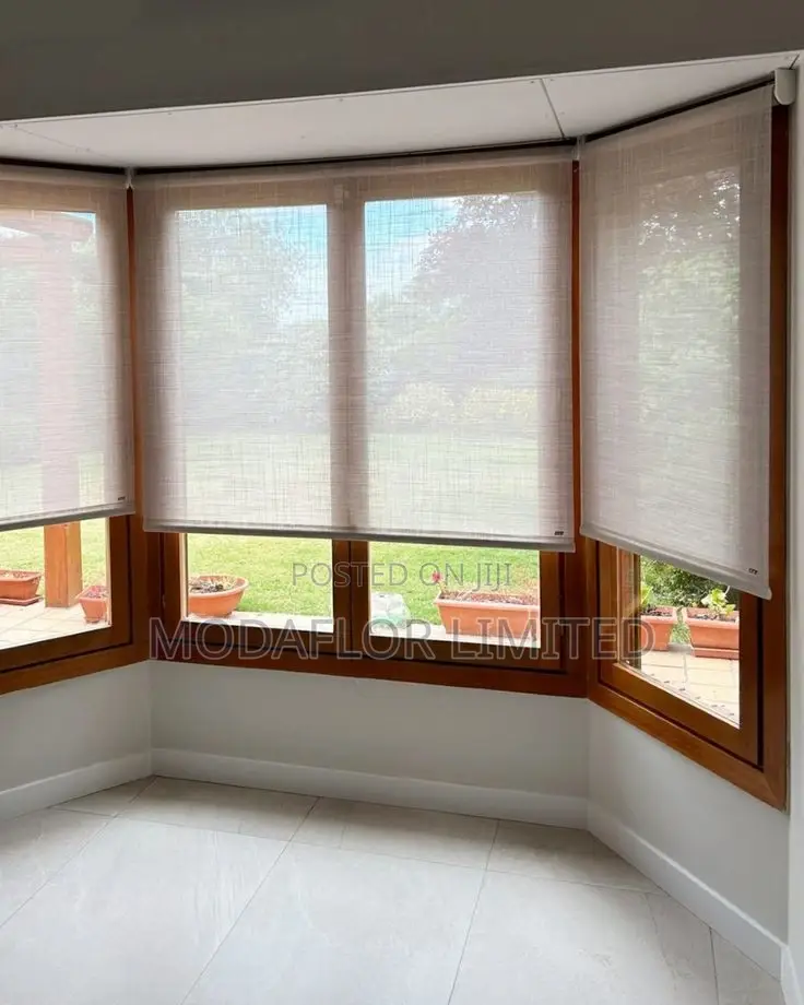 Sunscreen Roller Blinds – Subtle Light, Total Style!