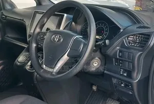 Toyota Voxy 2018 Silver