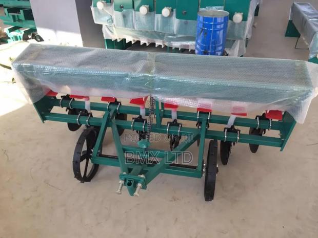 Dual-Function Planter for Simultaneous Seed and Fertilizer - main view