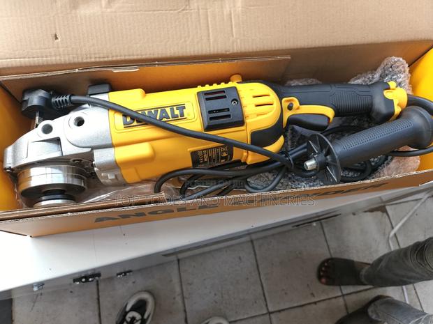 Dewalt 9-Inch Heavy-Duty Electric Angle Grinder (2600 Watts)