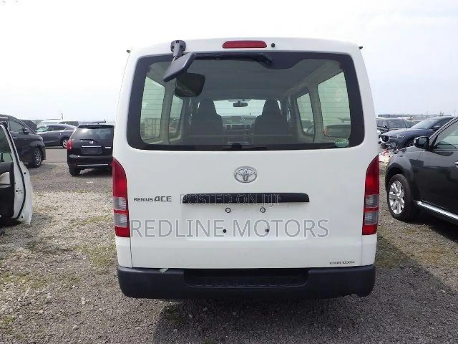 Toyota Regius 2018 White