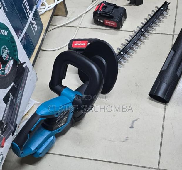 Makita Cordless Hedge Trimmer - main view