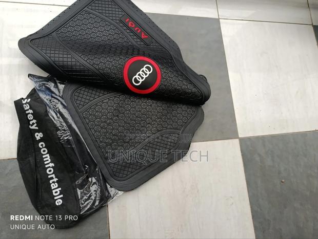 Audi Rubber Floor Mat Set / 5pcs Heavy-Duty Design