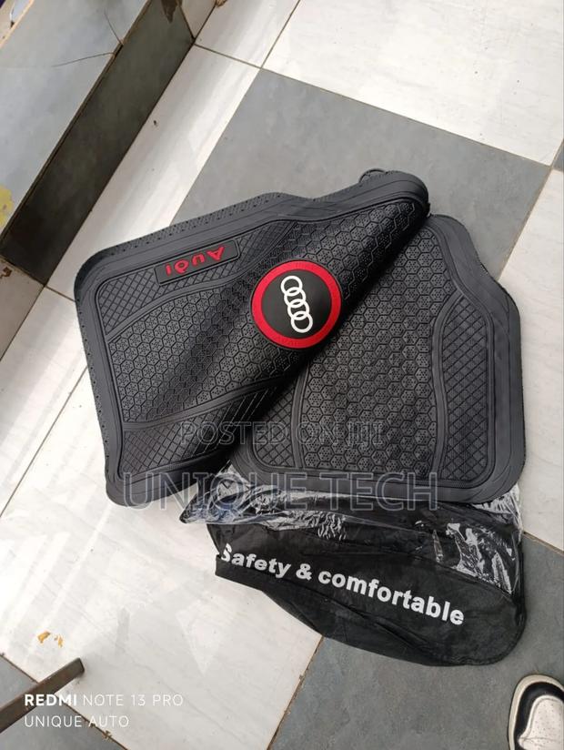 Audi Logo Rubber Mats / Universal 5pcs Floor Set