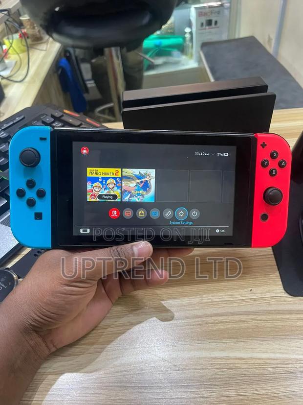 Chipped Nintendo Switch With 8 Latest Games - main view