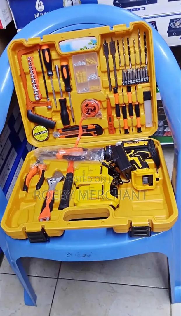 Dewalt Cordless Drill Set/Rechargeable Drill Set