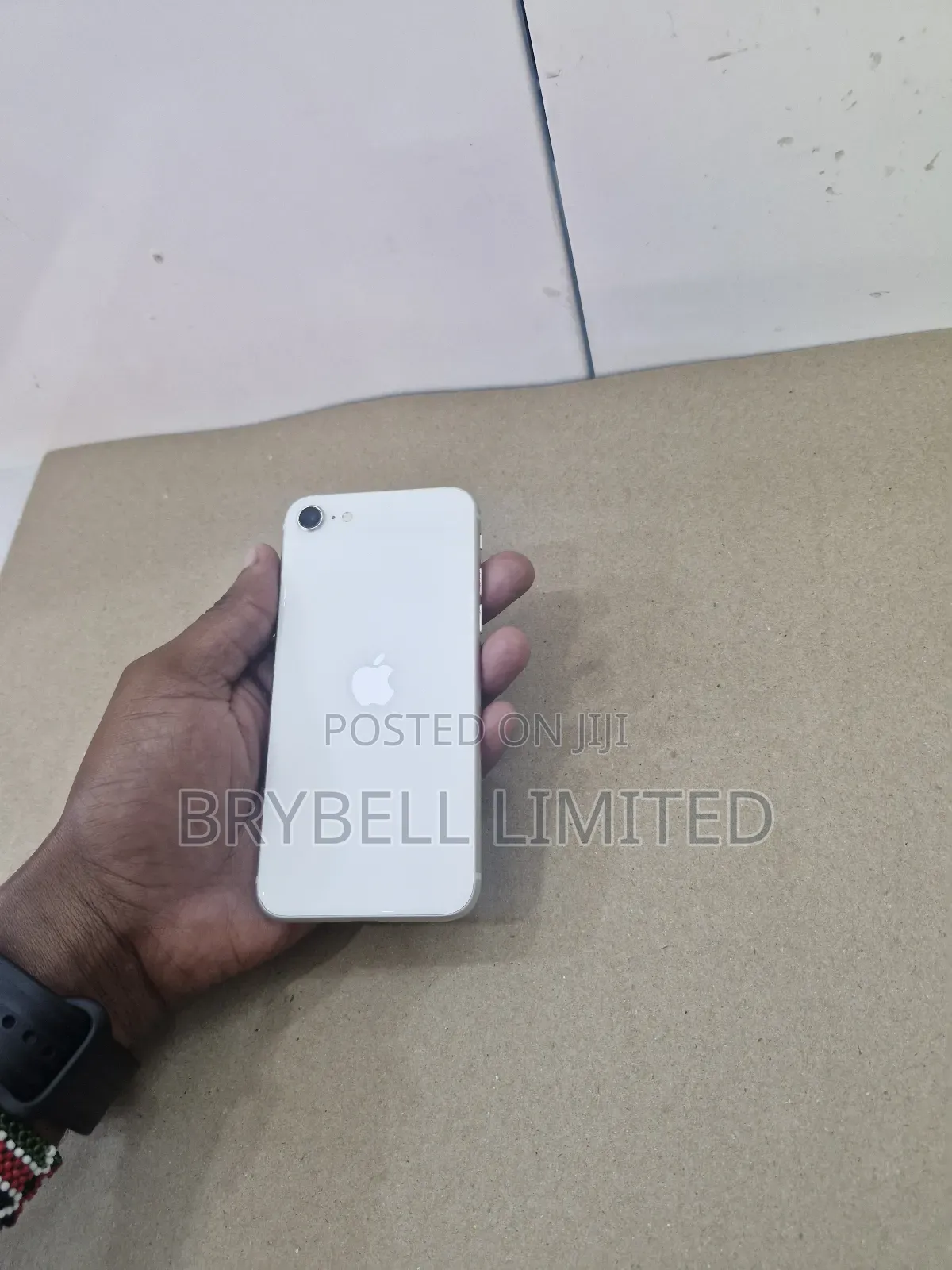 Apple iPhone SE 64 GB White