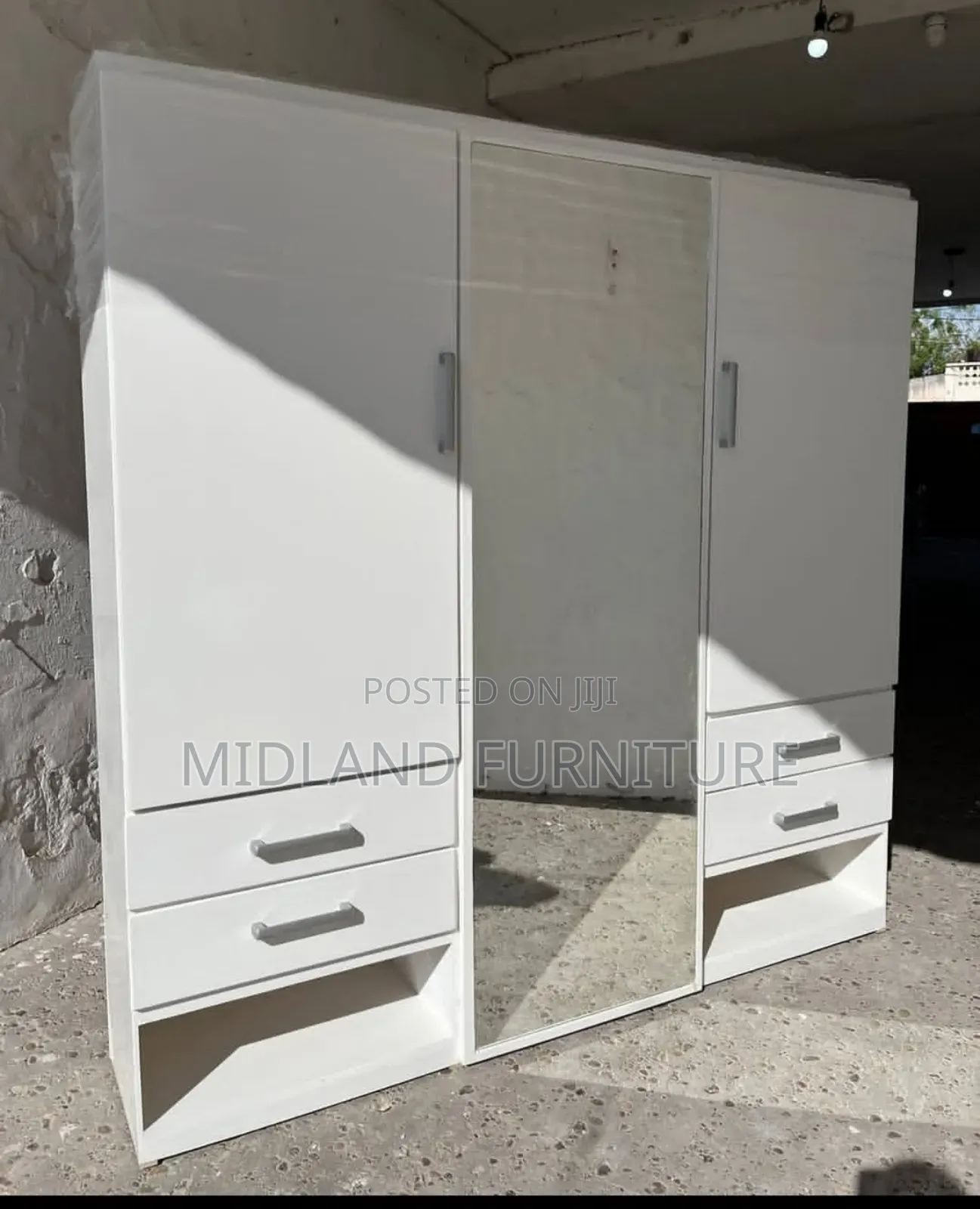 Clothes Wardrobe/ Bedroom Cupboard With Mirror in Kenya