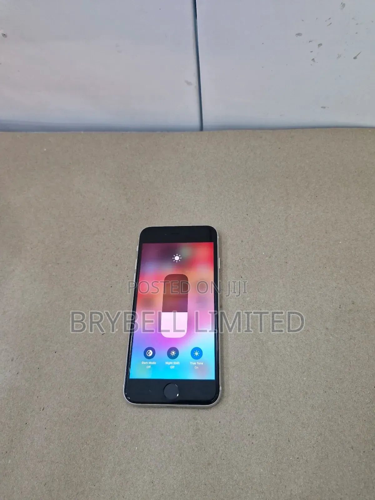 Apple iPhone SE 64 GB White