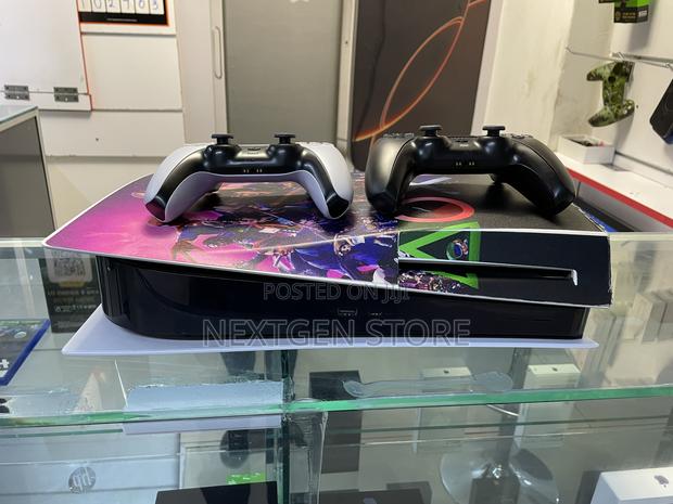 Ps5 Standard 825 Gb With 2 Controllers - main view