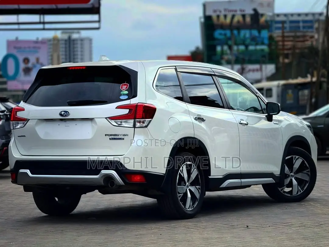 Subaru Forester Premium AWD 2019 White